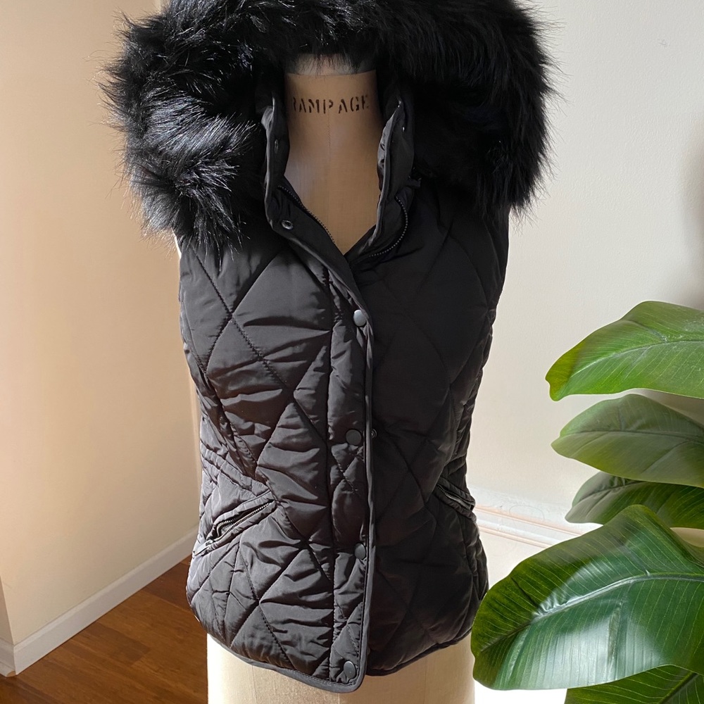 New without tag Zara fur vest sz M